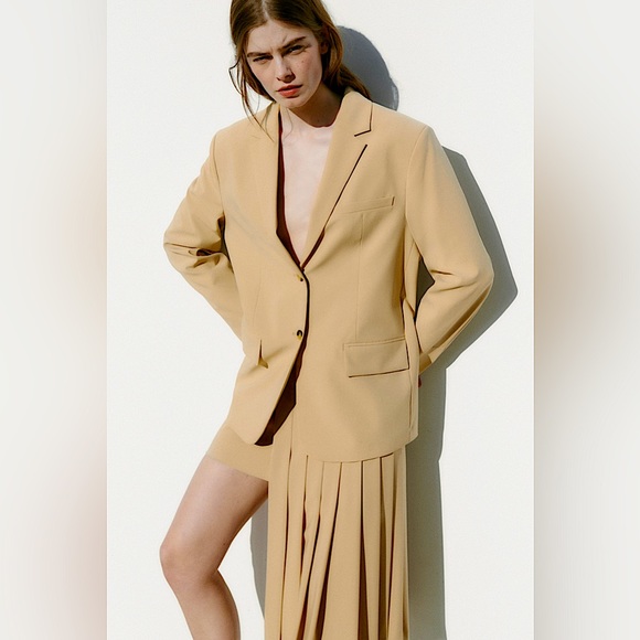 ZARA Menswear Style Blazer With Open Back - Picture 2 of 9